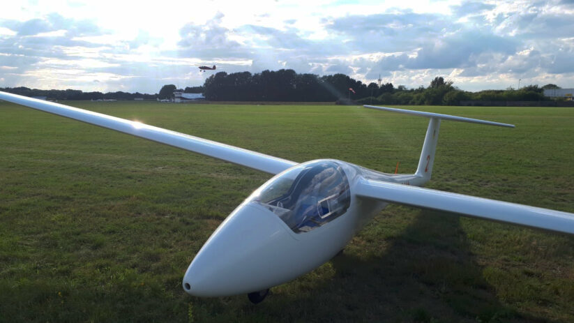 J Hriger Fliegt Allein Flugzeug Ohne Motor Aero Club Hodenhagen